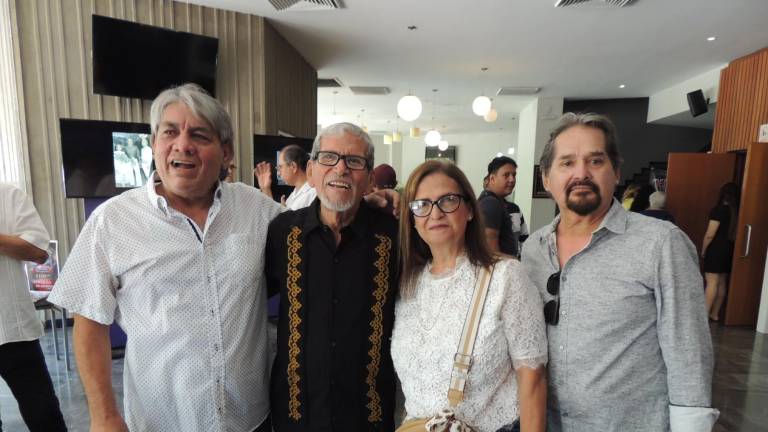 Celebran familia y amigos la trayectoria de Santiago Ibarra