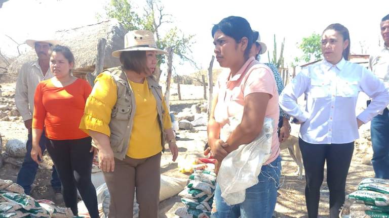 La Secretaria del Bienestar y Desarrollo Sustentable, María Ines Pérez Corral, realizó una gira de trabajo por El Trébol II, Agua Caliente y El Trébol I.