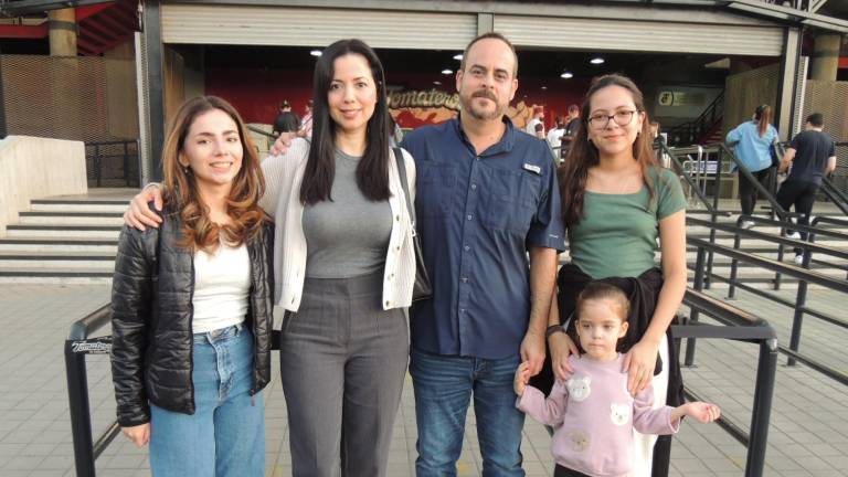 Celebra la afición guinda el triunfo de Tomateros en playoffs