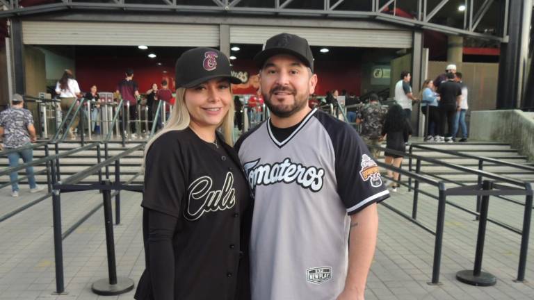 Celebra la afición guinda el triunfo de Tomateros en playoffs