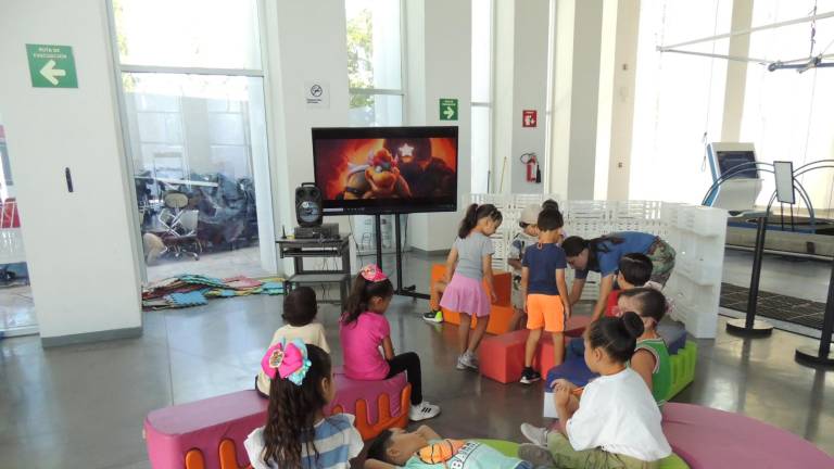 Conviven niños y niñas entre la ciencia y la diversión