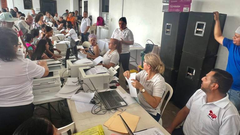 La jornada de Registro Civil se está realizando en los pasillos de la Presidencia Municipal.