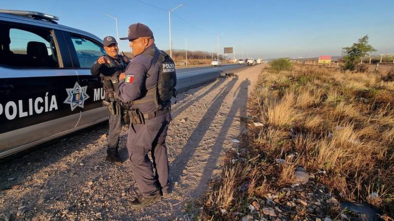 Zona de la carretera donde fue encontrado un hombre asesinado a balazos.