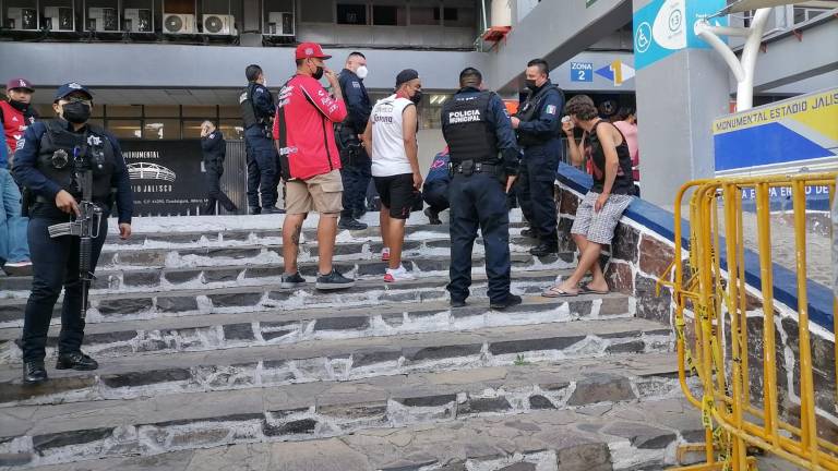 Algunos actos de violencia se registraron en el Estadio Jalisco, luego de ponerse a la venta los boletos para la final del Apertura 2021.