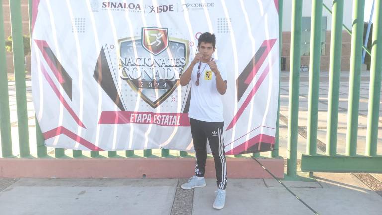 Raymundo Ramírez obtiene un gran resultado en el estatal de boxeo.