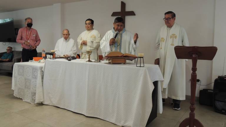 Con una misa oficiada Marco Alejandro Jiménez, celebra el hospital 99 años de vida.