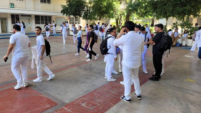 Aunque regresan a clases, estudiantes reportan salones casi vacíos en UAS de Culiacán