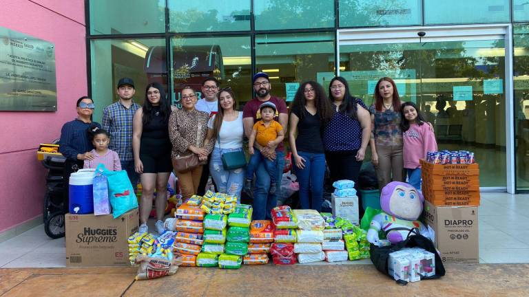 En vísperas de Navidad, Adela recuerda a su bebé entregando víveres a pacientes del Hospital Pediátrico