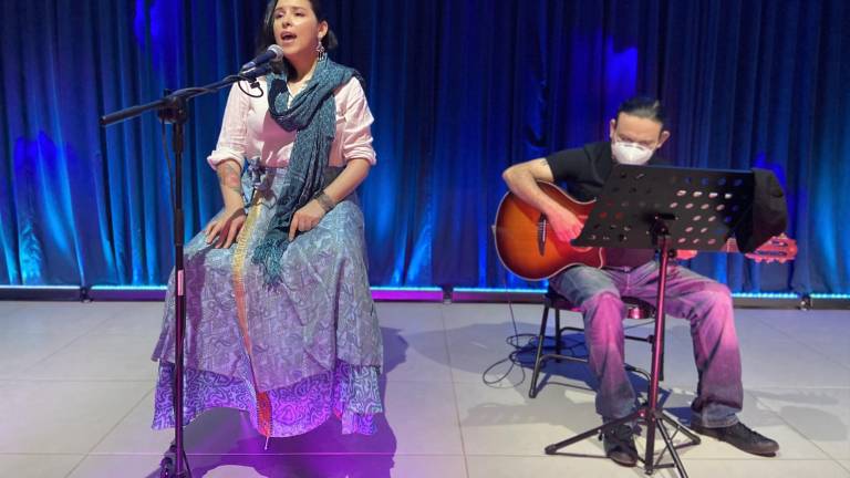 Comparte María Inés Ochoa Canciones con sentimiento en concierto en línea