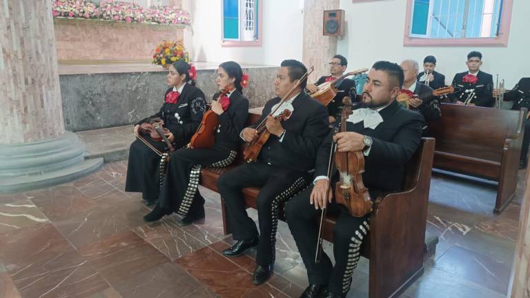 Celebran la gracia de Santa Cecilia en el templo de Cristo Rey