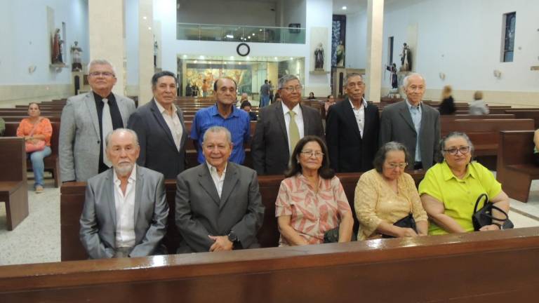 Celebran 50 años de amistad con misa de acción de gracias