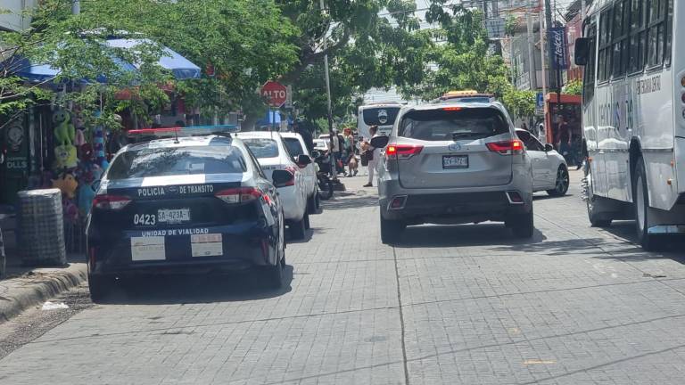 Policías y grupos de rescate atendieron la situación de emergencia por una fuga de gas en el Centro.