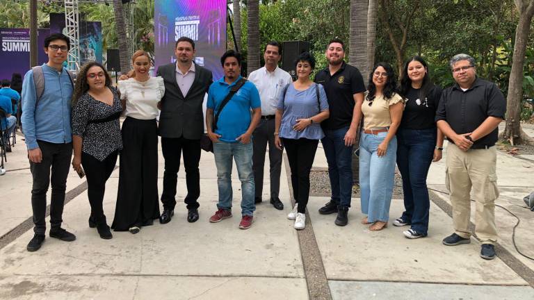 Maestros de la Universidad Politécnica de Sinaloa, presentes en el evento.