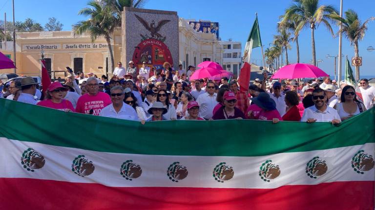 Marchan en Mazatlán ‘por Nuestra Democracia’ desde el Escudo de Sinaloa