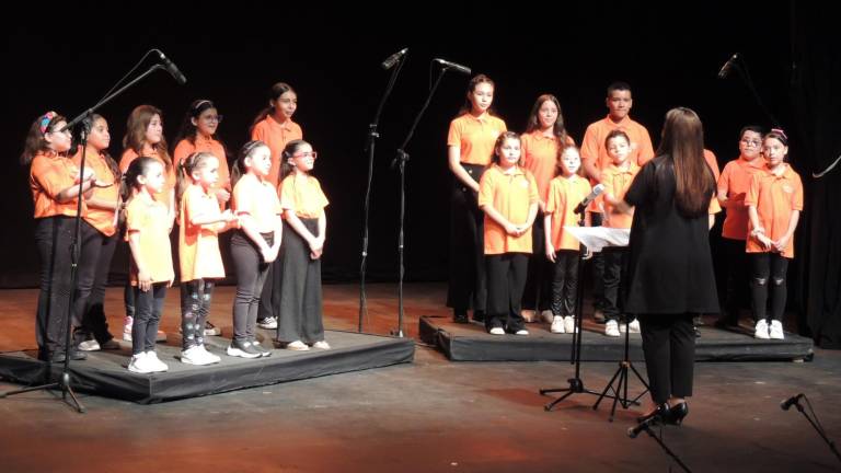 El Coro Infantil SAS en su debut en el Teatro Socorro Astol.