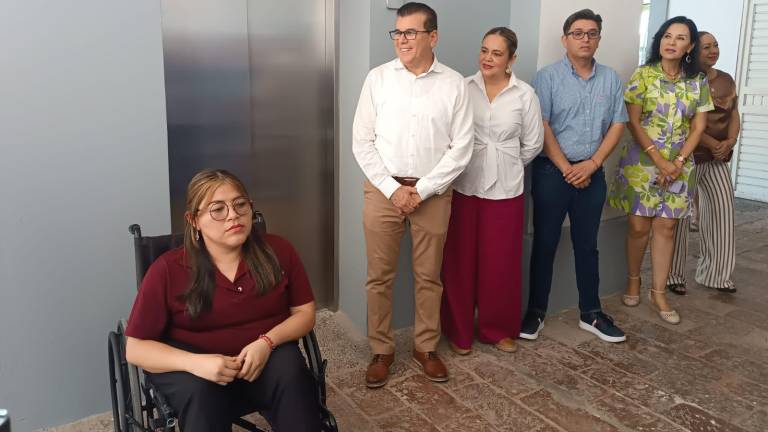 El Gobierno de Mazatlán inaugura la rehabilitación del elevador en el Palacio Municipal.