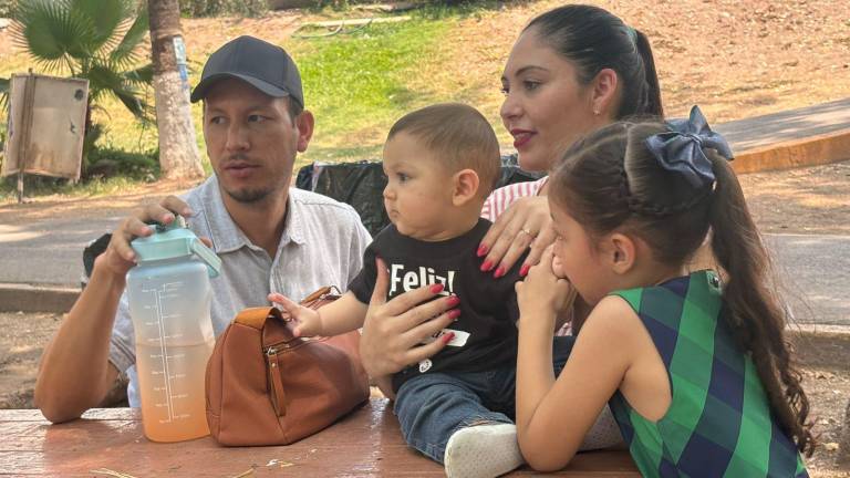 La familia de Reginaldo Ramírez celebró en un restaurante y luego en el Parque Las Riberas.