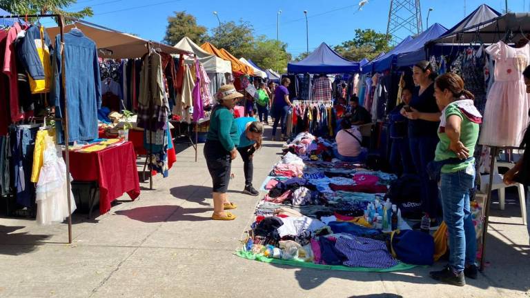 Con ventiladores, los tianguistas de la colonia Flores Magón podrán hacer frente a la ola de calor en Mazatlán.