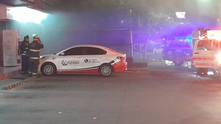 Bomberos atendieron la emergencia en el negocio ubicado en la Colonia La Conquista.