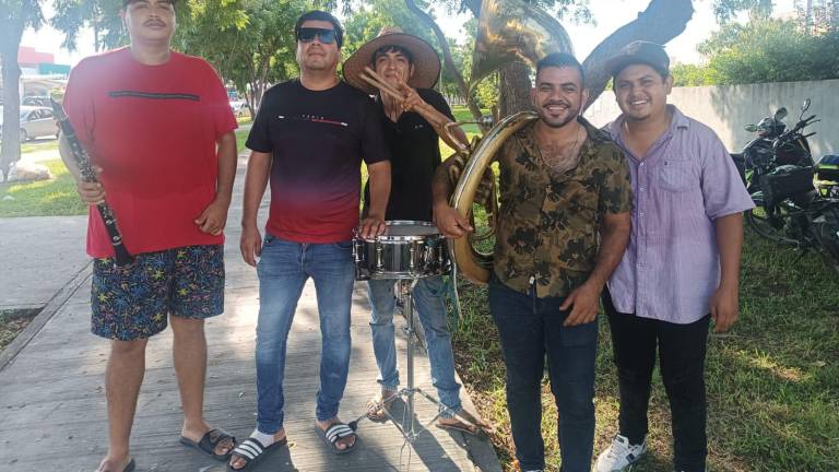 Alexis Benítez y su banda, por ahora llamada “Semáforo en rojo”, hacen un llamado a la población a apoyar a los músicos ante la difícil situación que atraviesan.