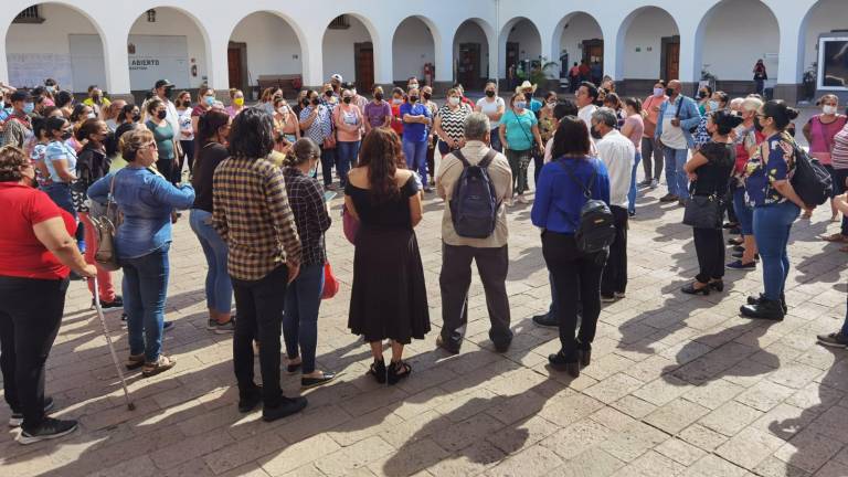 La organización Movimiento Antorchista Sinaloa acudió al Palacio Municipal