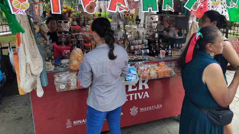 Inauguran en Mazatlán la tercera Carreta Mujer Productiva que beneficiará a mujeres emprendedoras