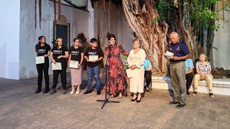 Se inauguró en el Museo de Arte la exposición “Monet”, realizada por alumnos de la Escuela de Cultura Zapatistas, coordinada por la artista mazatleca Kleyna Sarabia.