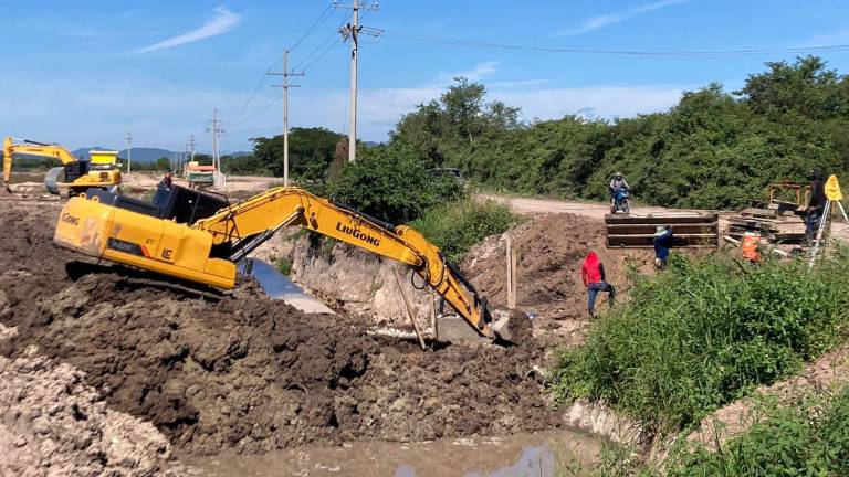 Introducción de tubería de canales de riego deja sin agua a Escuinapa por 5 días