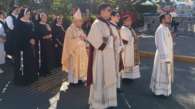 Celebran con misa y procesión la llegada del Año Santo 2025 en Catedral de Mazatlán