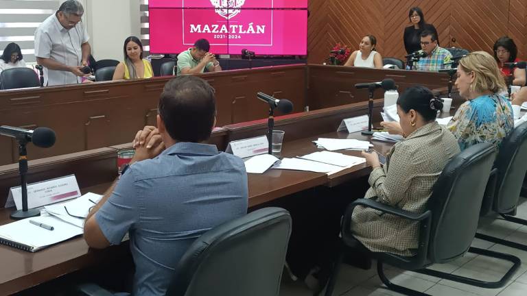 Sesión del Cabildo de Mazatlán donde se aprobó el proyecto de un nuevo parque industrial.