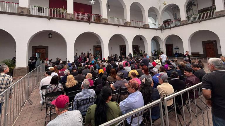 Contribuyentes acuden al Palacio Municipal de Culiacán a cumplir con el pago del Impuesto Predial.