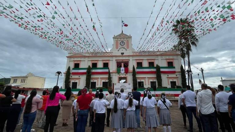 Ceremonia cívica en Rosario en honor a los Niños Héroes.