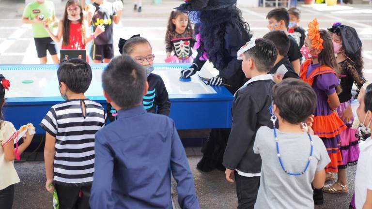 Celebran el Día de Muertos en la Activa Integral