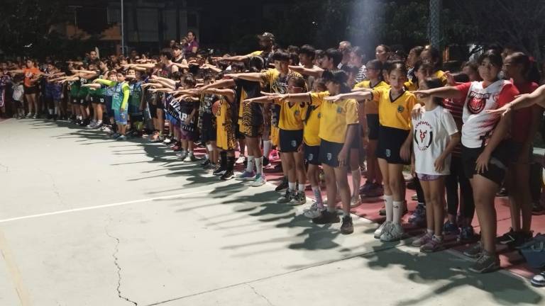 Los participantes en el COBEMAZ al momento de rendir protesta.