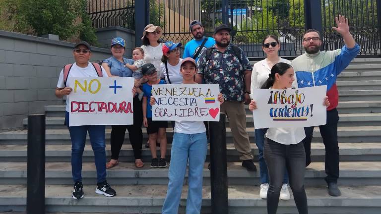 Los manifestantes en Culiacán se congregaron en las escaleras de La Lomita y mostraron apoyo y solidaridad a sus compatriotas .