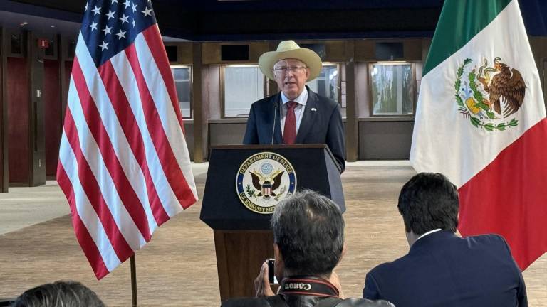 La conferencia fue llevada a cabo en las nuevas instalaciones de la Embajada de EU en la Ciudad de México.