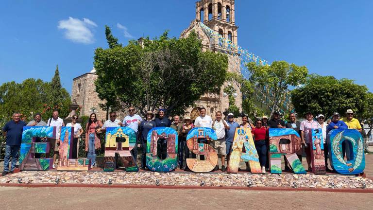 Guías de turistas recorren los principales atractivos de Rosario.