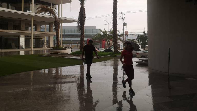 Las lluvias que cayeron la mañana de este jueves en Mazatlán fueron generadas por el aporte de humedad del Huracán ‘Adrián’.