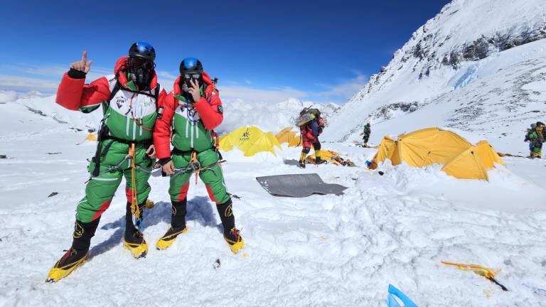 Andrés Pérez padre e hijo ascienden al Everest.