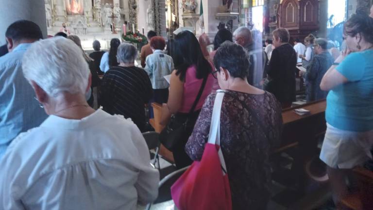 Durante la misa dominical en Catedral, el sacerdote Armando Durán hizo un llamado a preparar el corazón para la llegada de la Navidad.