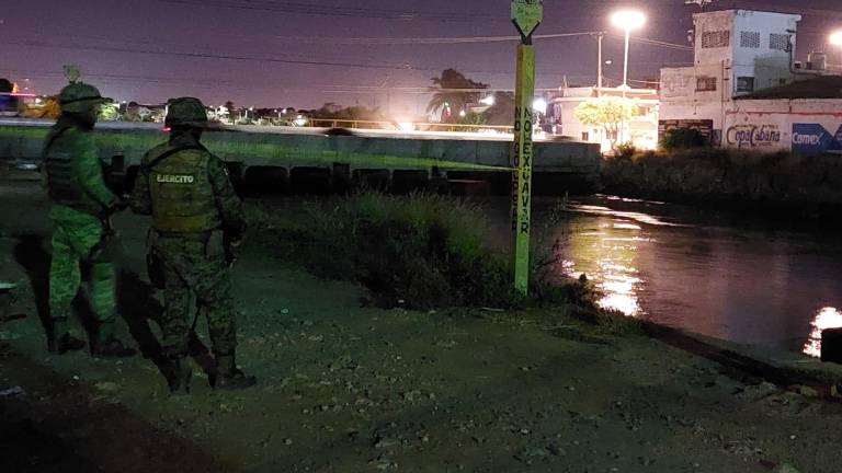 En el lugar se detectó la presencia de elementos del Ejército Mexicano, quienes mantienen vigilada la zona donde se localiza la fuga.