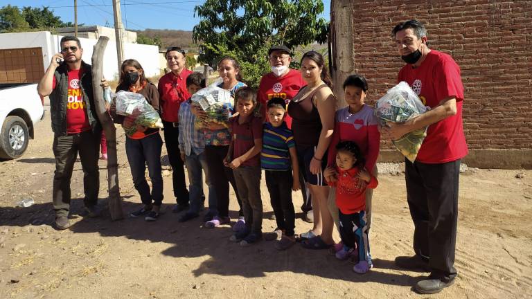 El Club Rotario Culiacán Oriente entrega despensas a familias de escasos recursos