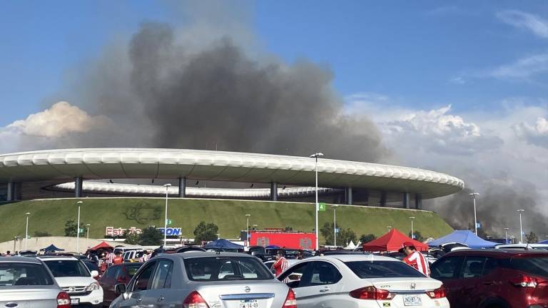 Reportan incendio en las cercanías del estadio Akron