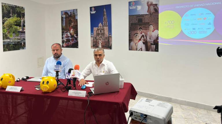 Jorge Alcántara Aguileta, director general del Sistema Infantil Teletón y Sergio Zaldívar Santillana, de la Dirección Corporativa de Mantenimiento e Infraestructura de CRIT Teletón, en rueda de prensa.