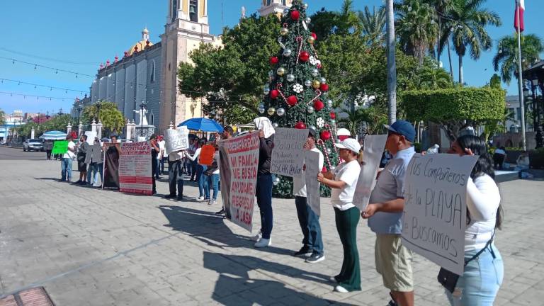 Protesta de familiares, amigos y compañeros de Óscar Aguilar, quien fue privado de su libertad en Mazatlán.