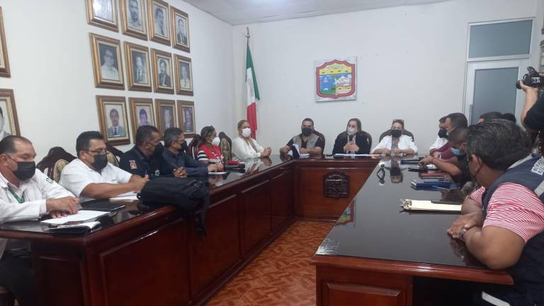 La Alcaldesa Blanca Estela García Sánchez y representantes del Sector Salud se enlazaron de manera virtual.