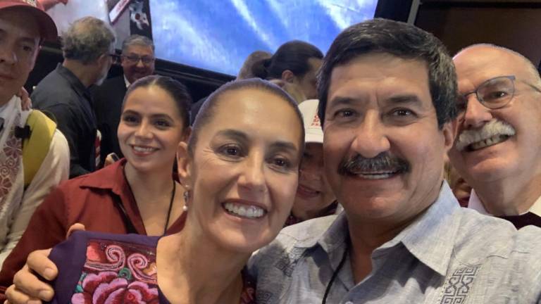 El ex Gobernador de Chihuahua Javier Corral Jurado con la Presidenta electa de México Claudia Sheinbaum Pardo.