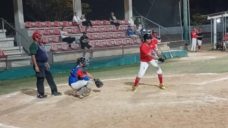 Leo Benítez con hit da triunfo a Diablos Rojos del México ante Ingeniería Carvajal