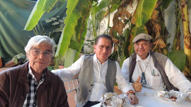 Disfrutan amigos su tradicional reunión ‘Comida de la Amistad’