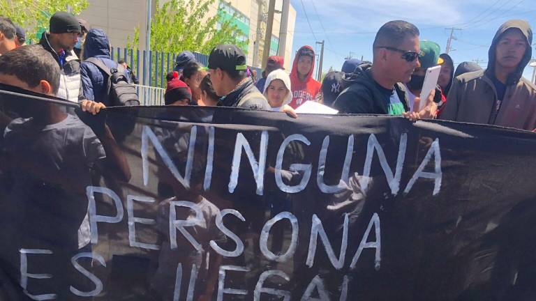 AMLO en Juárez: en privado lamenta tragedia migrante, en público evade a los migrantes